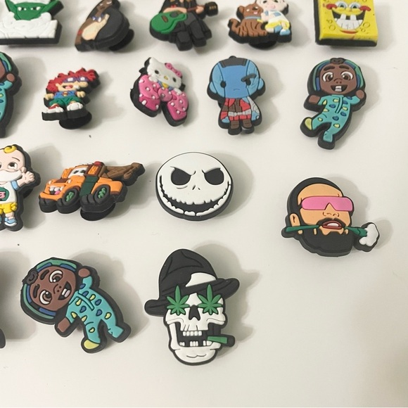 Croc Charms Lot of 34 Hello Kitty Jack Skellington Hulk Halloween SpongeBob - Picture 7 of 16